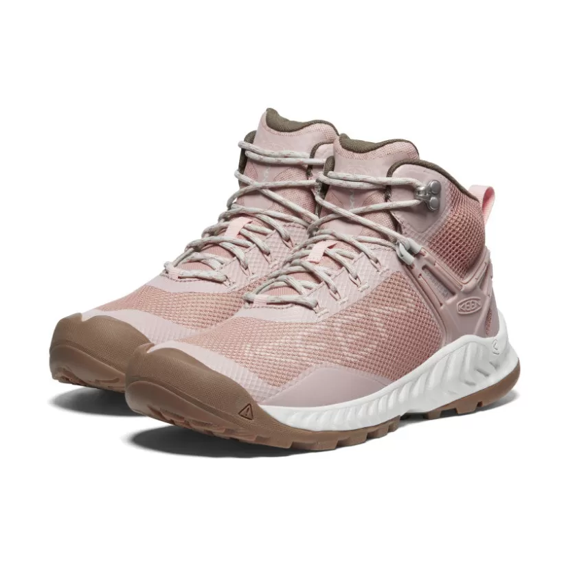 Shop KEEN NXIS Evo Waterproof Boot Pour Femme   |  Fawn/Peach Whip Fawn/PeachWhip